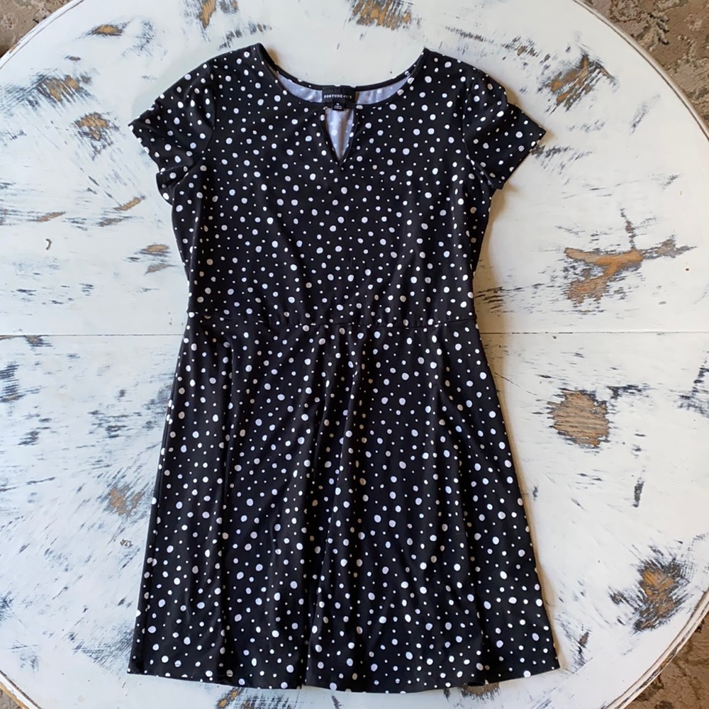 Black and white fortune and Ivy dress.  Worn once
